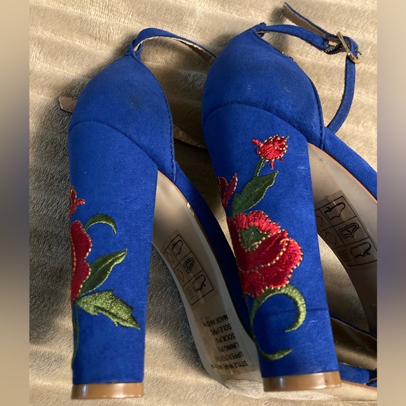 FRH Hazel Faux Suede Block Heels Floral Embroidered Open Toe Ankle Strap Sz 8.5 - Picture 13 of 16